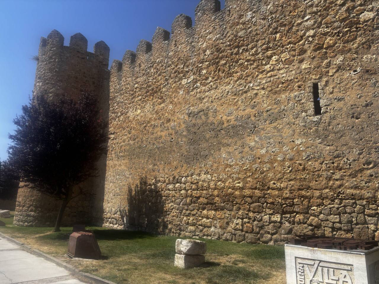 Murallas medievales del pueblo de Urueña