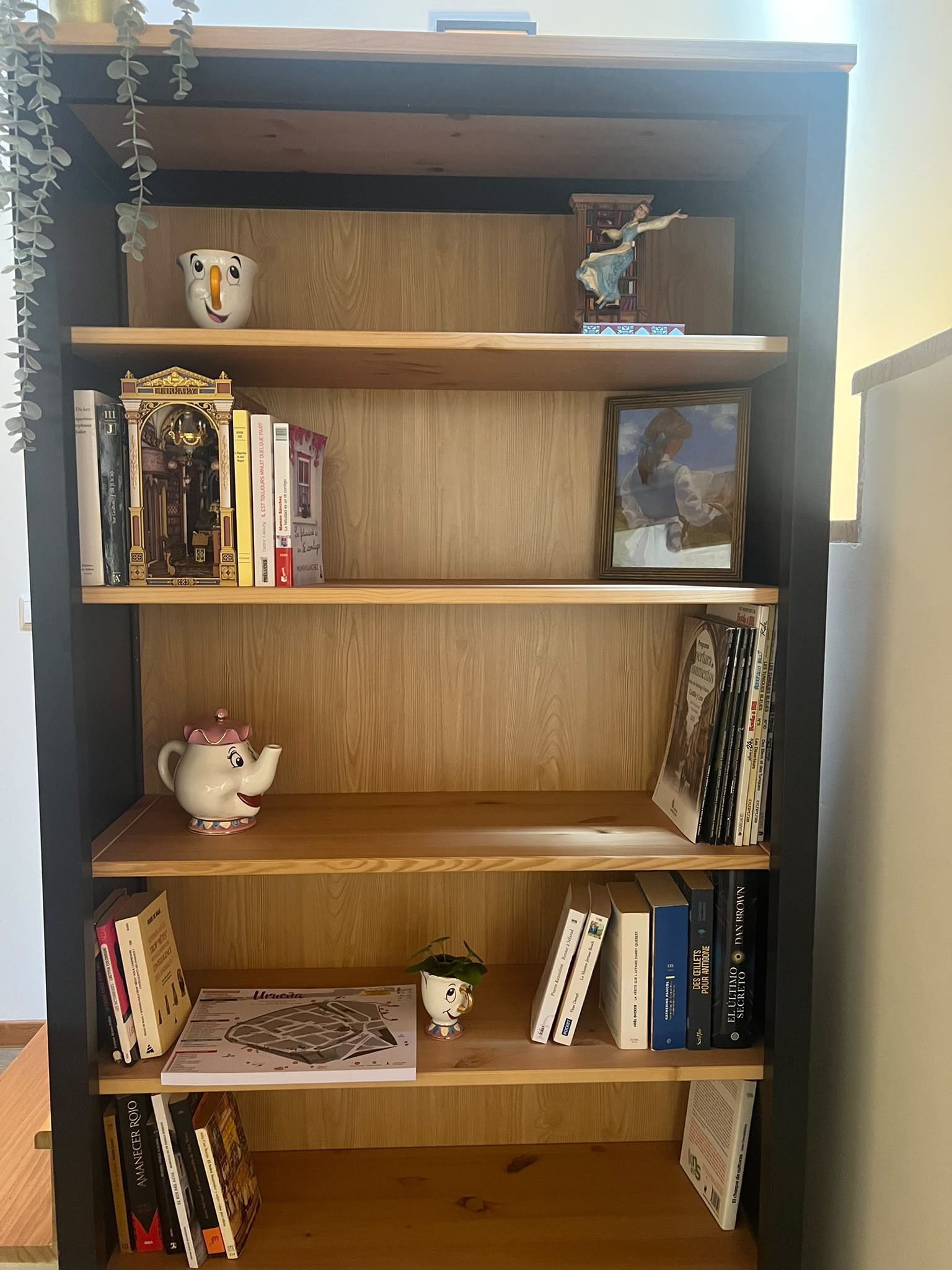 Rincón de biblioteca y juegos de mesa